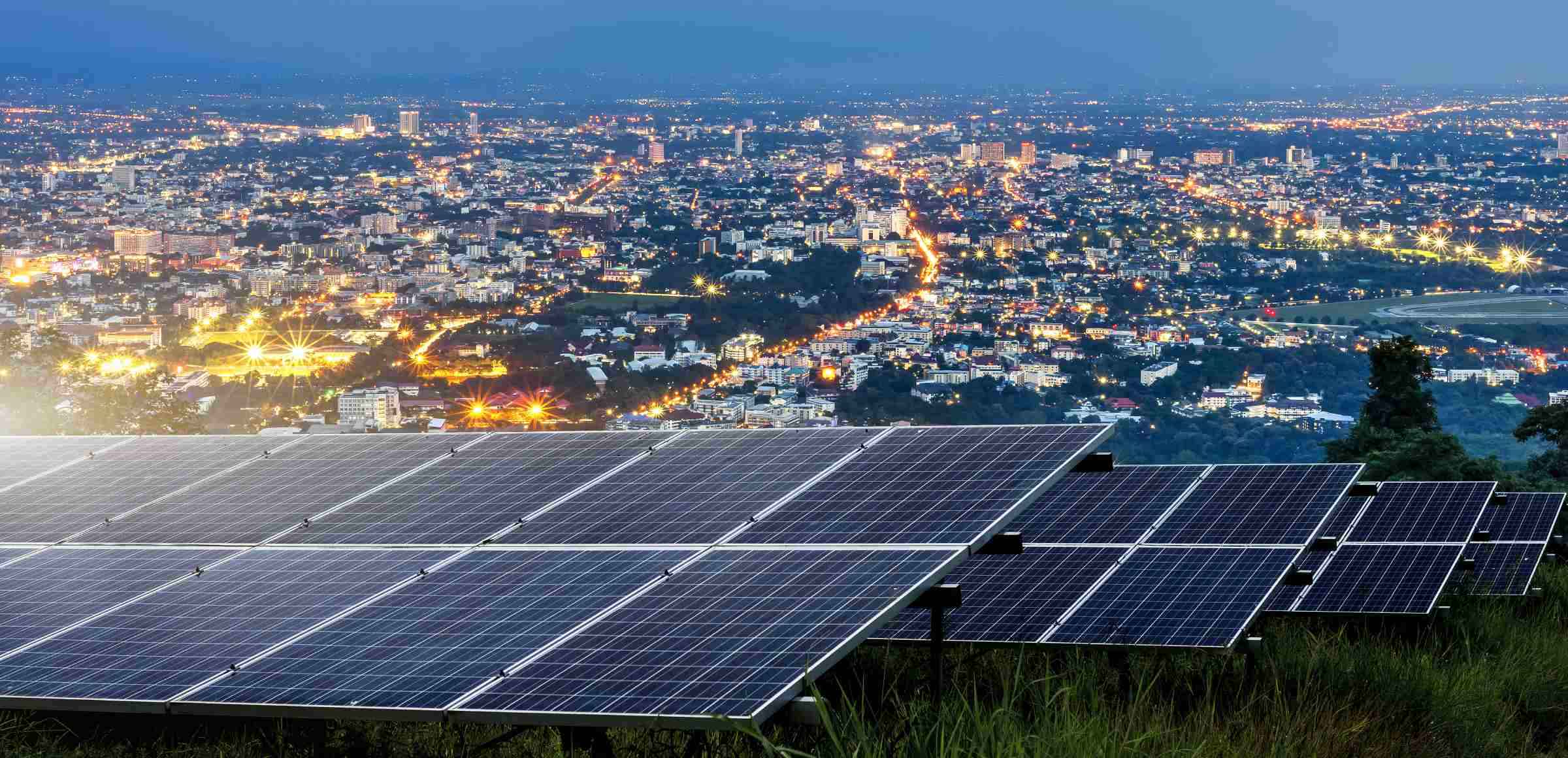 placas-solares-ciudad-noche placas-solares-ciudad-noche